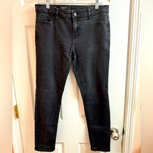 Women’s Simply Vera Want Mid Rise Skinny Jean in Black Size 6P (Petite)